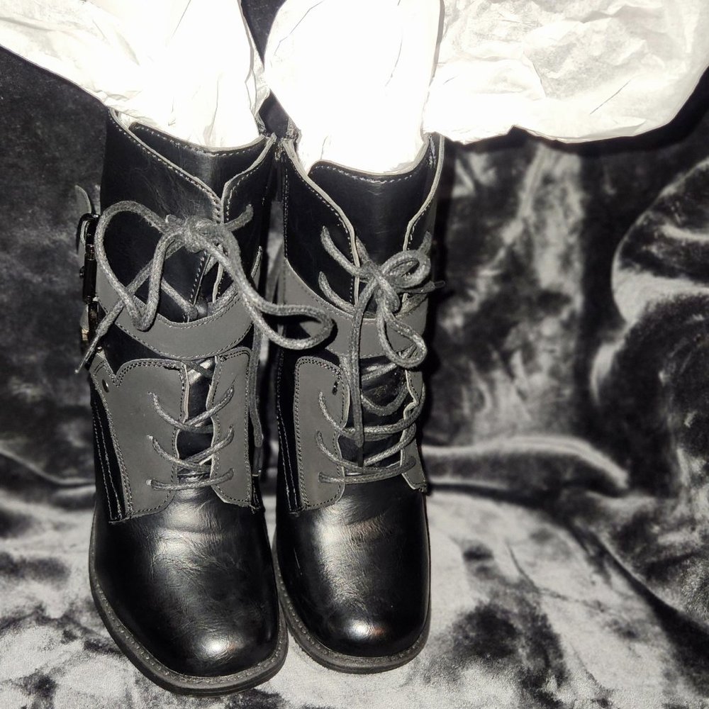 Pierre Dumas Black (Ravenns) Womens/ Juniors size 7
